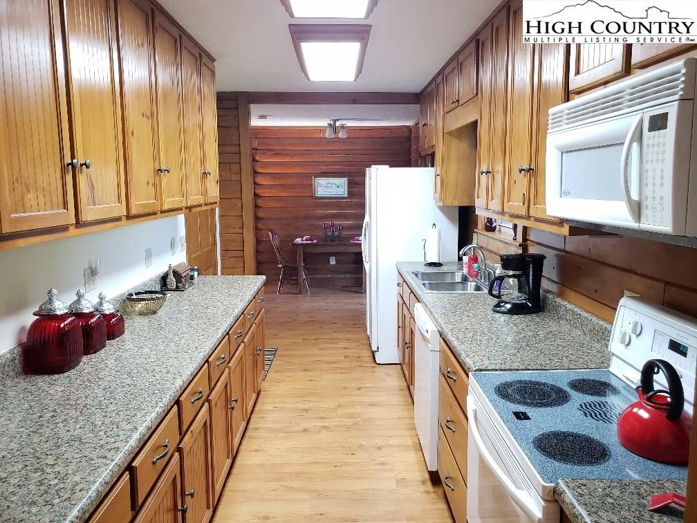Image number 3 for the current listing