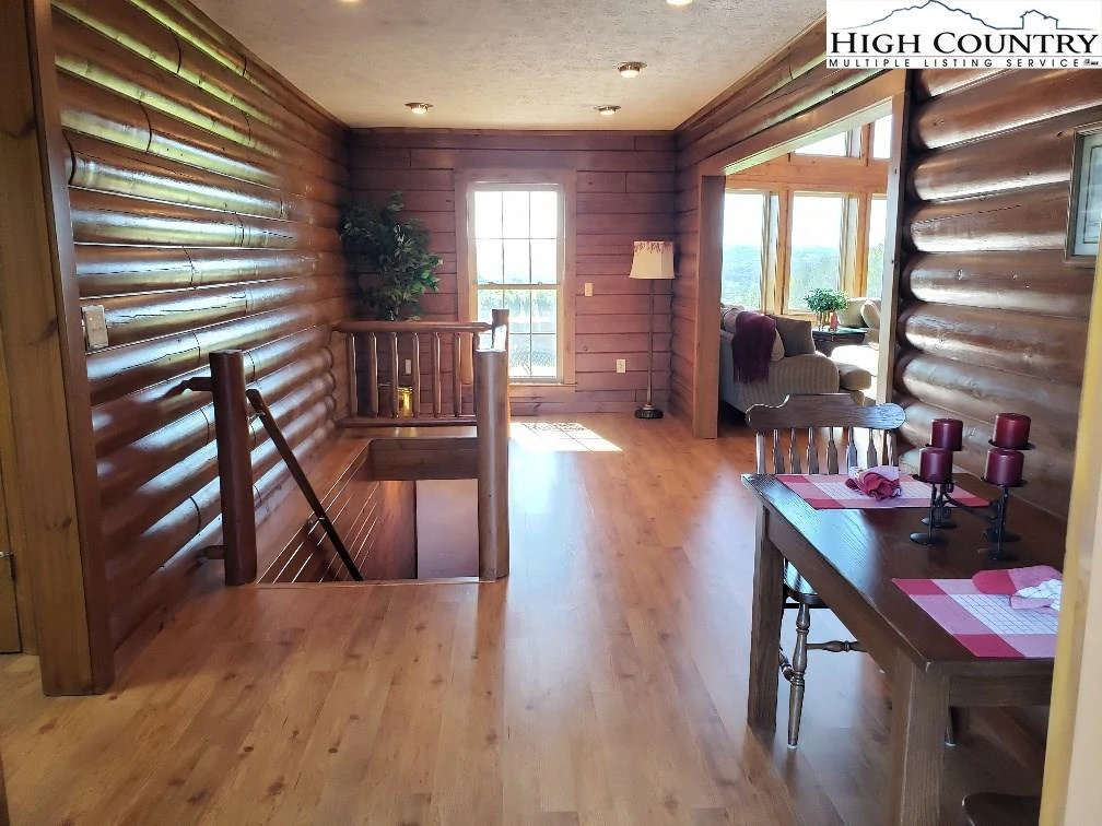 Image number 4 for the current listing