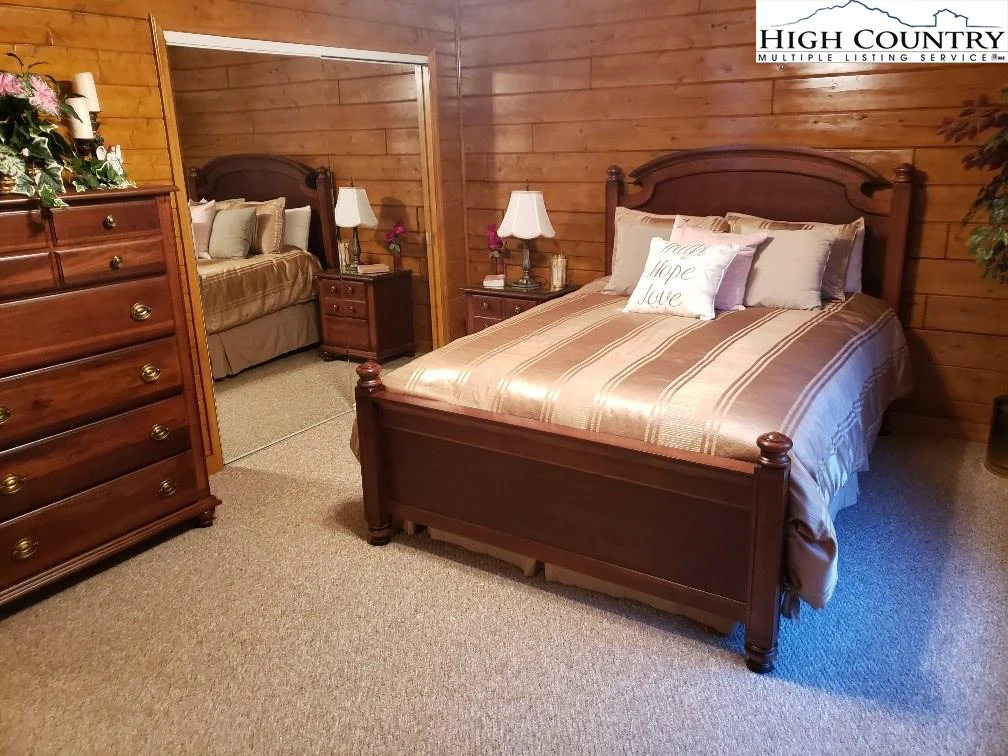 Image number 8 for the current listing