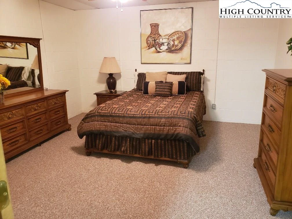 Image number 10 for the current listing