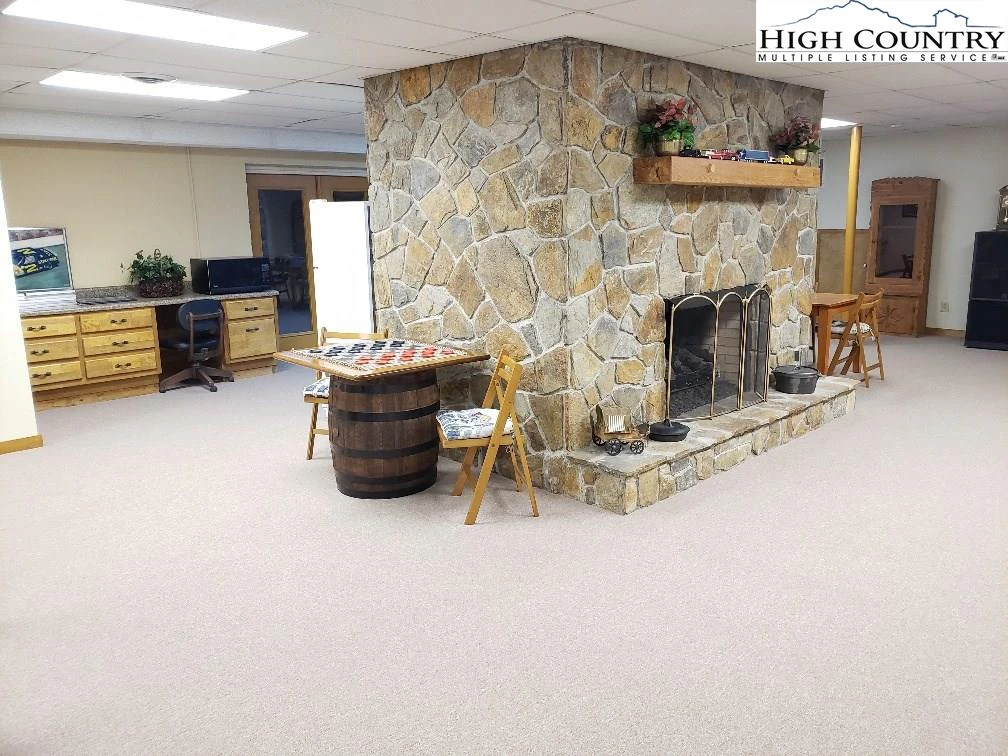 Image number 12 for the current listing