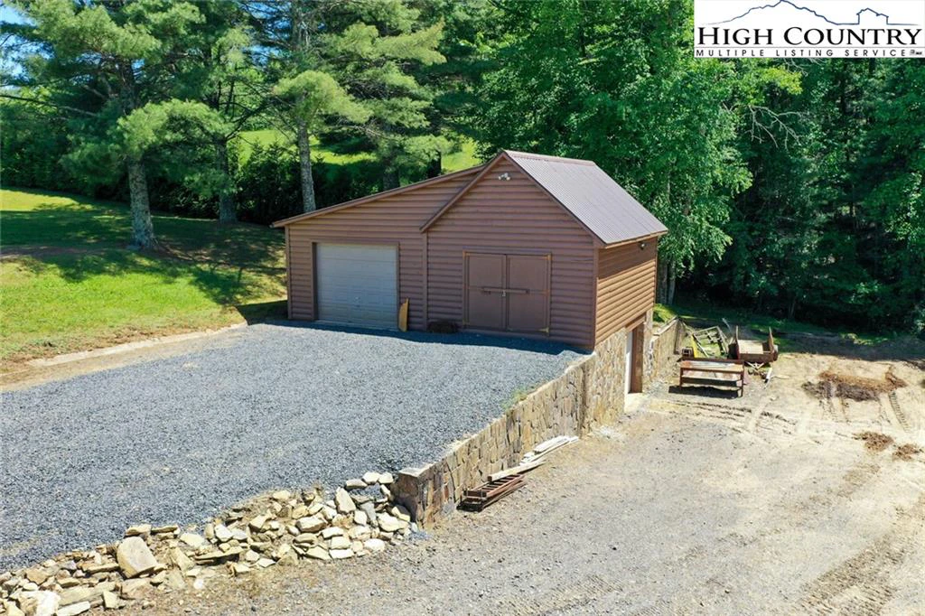 Image number 18 for the current listing