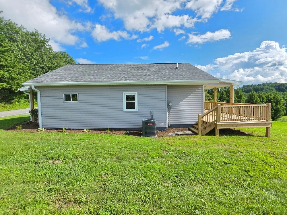 Image number 5 for the current listing