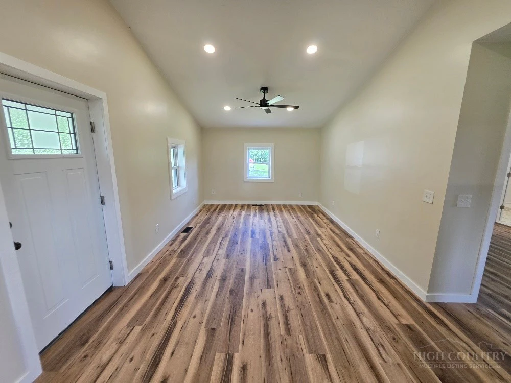 Image number 6 for the current listing