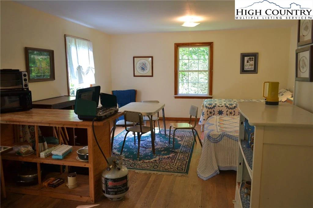 Image number 8 for the current listing