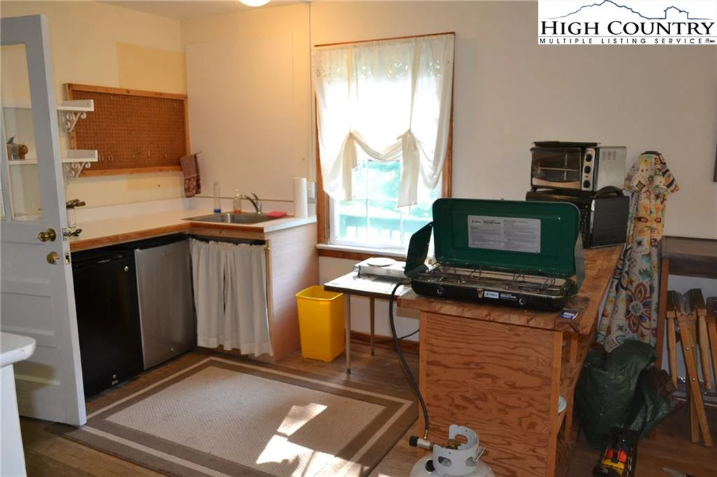 Image number 2 for the current listing