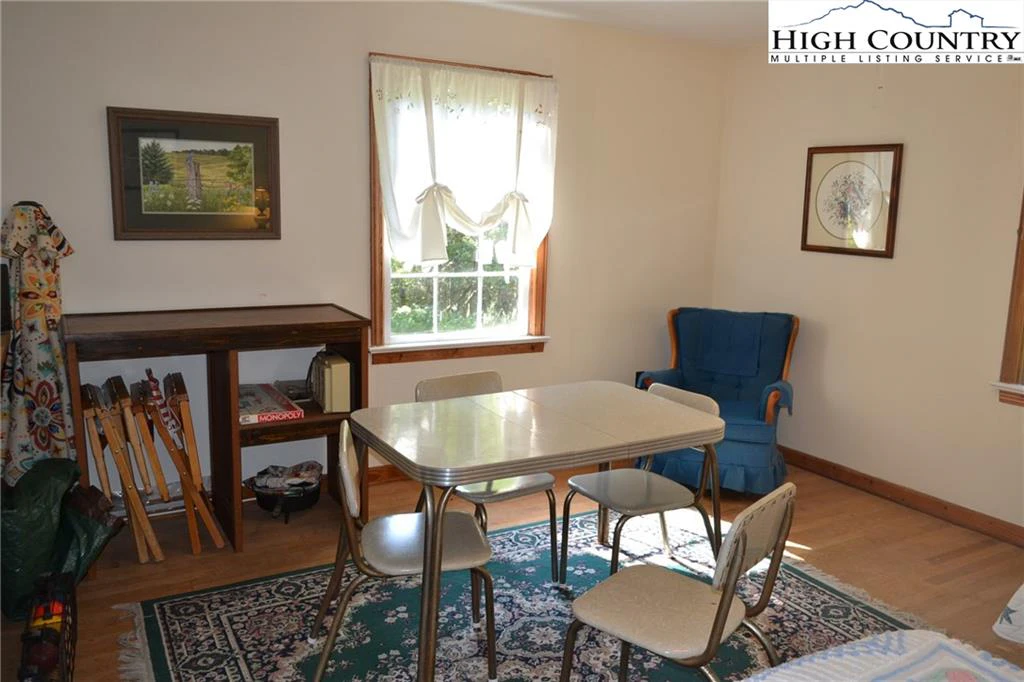 Image number 11 for the current listing