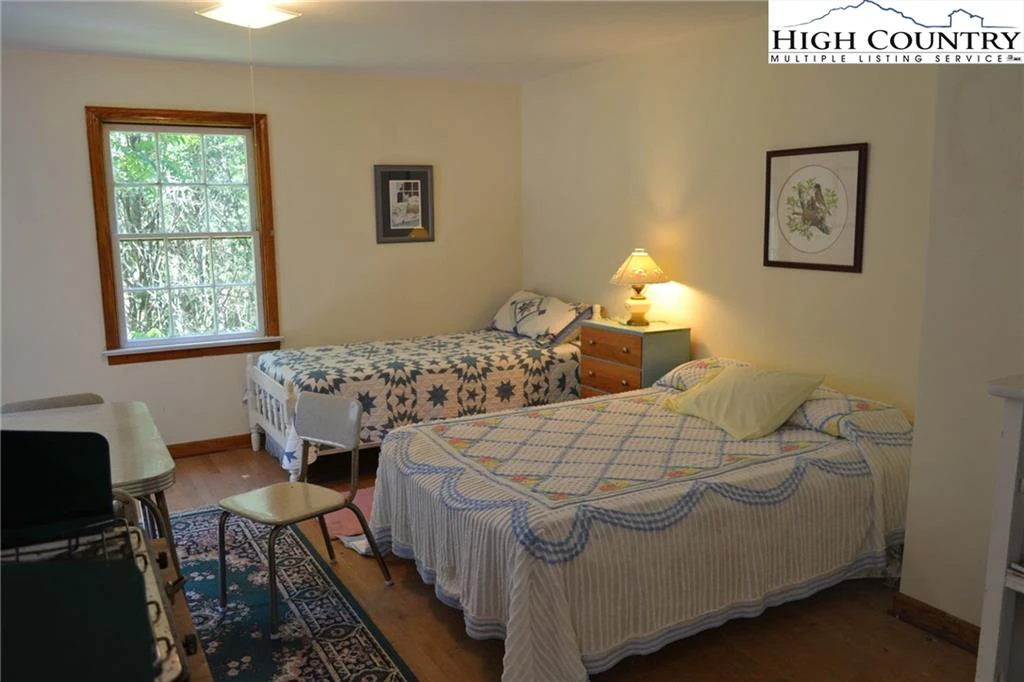 Image number 13 for the current listing