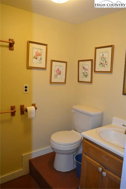 Image number 15 for the current listing