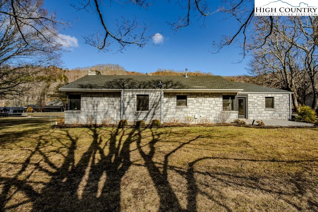 Image number 2 for the current listing