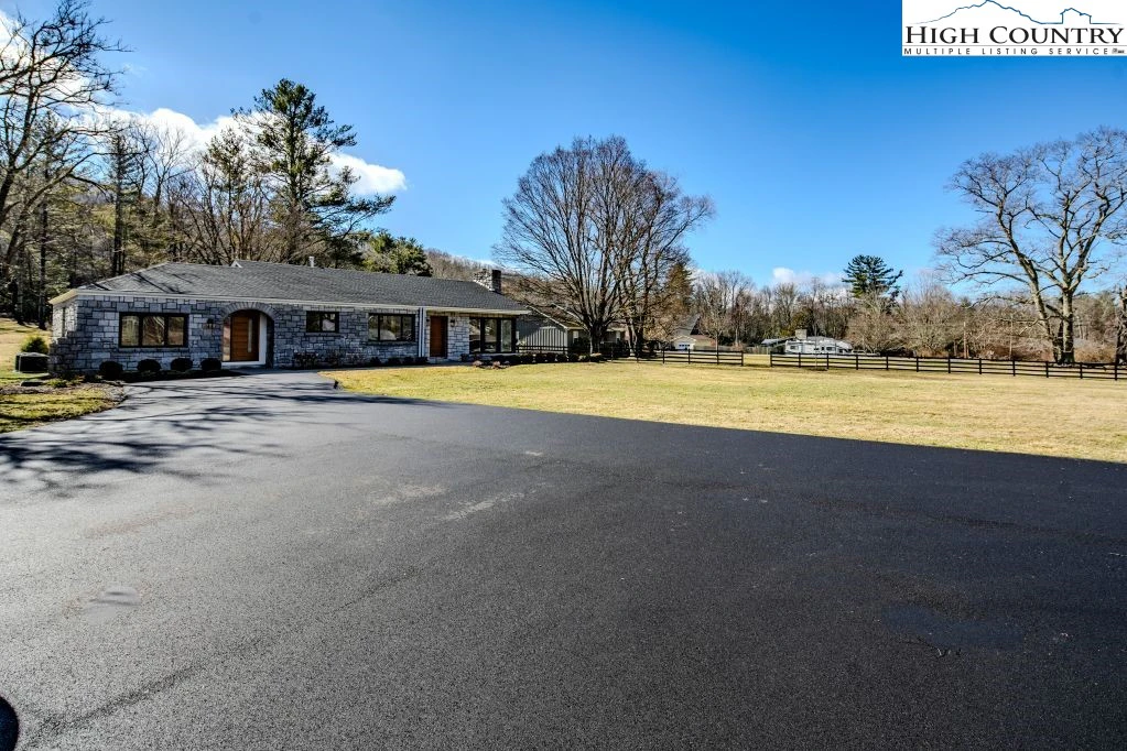Image number 14 for the current listing
