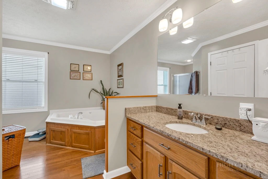 Image number 3 for the current listing