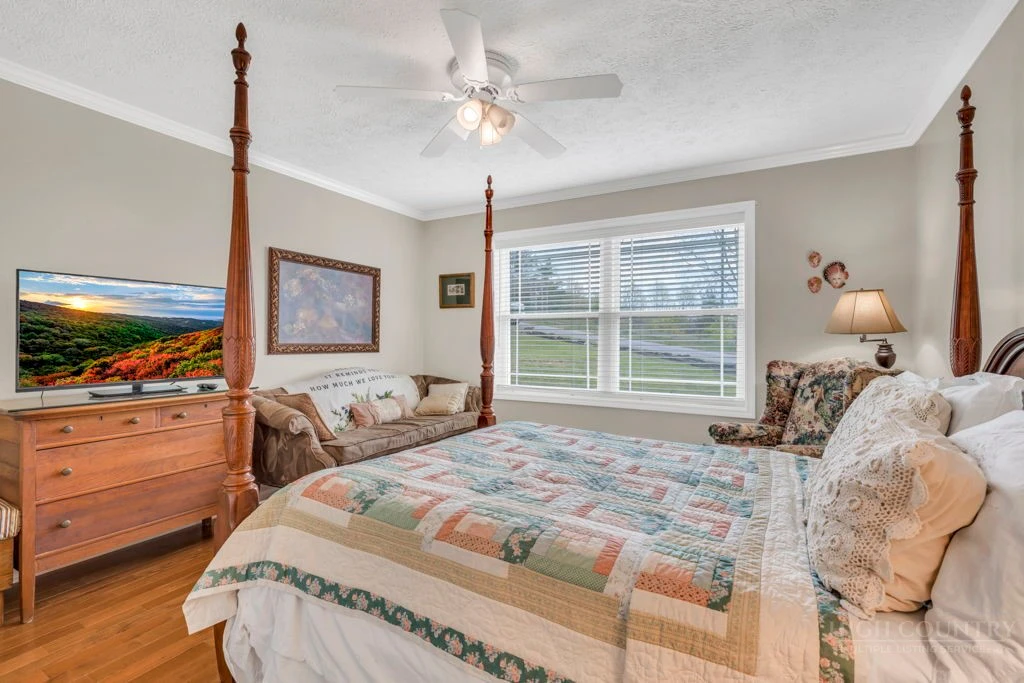 Image number 8 for the current listing