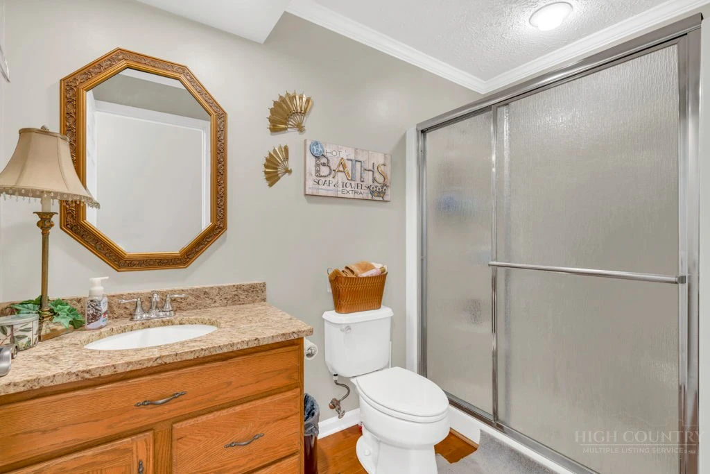 Image number 9 for the current listing