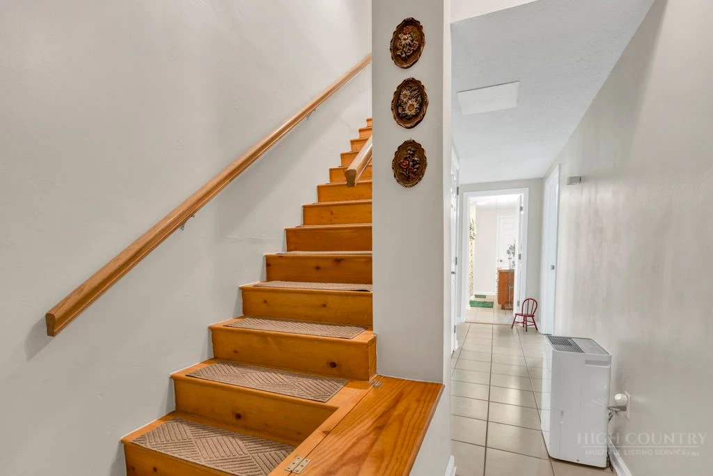 Image number 10 for the current listing
