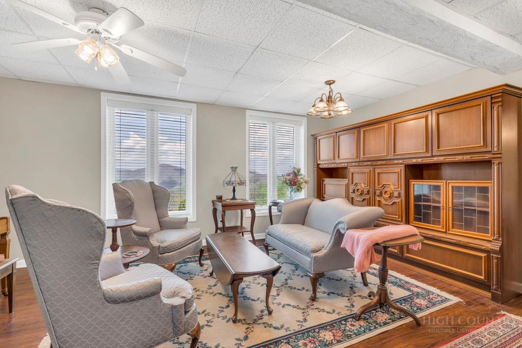 Image number 12 for the current listing