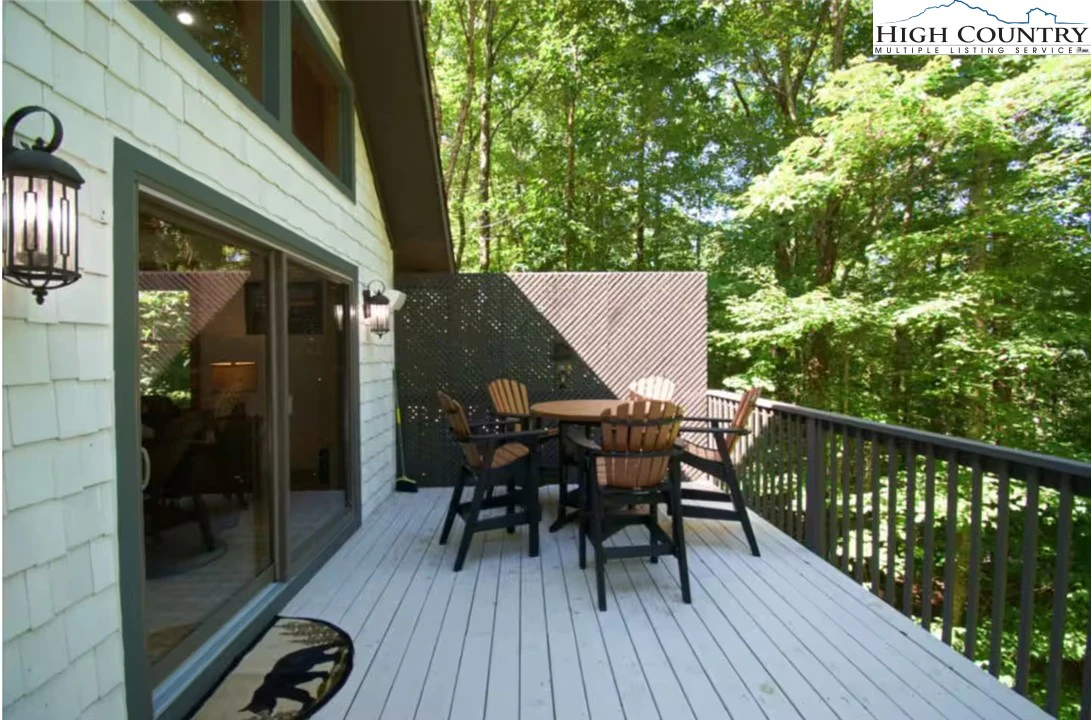 Image number 19 for the current listing