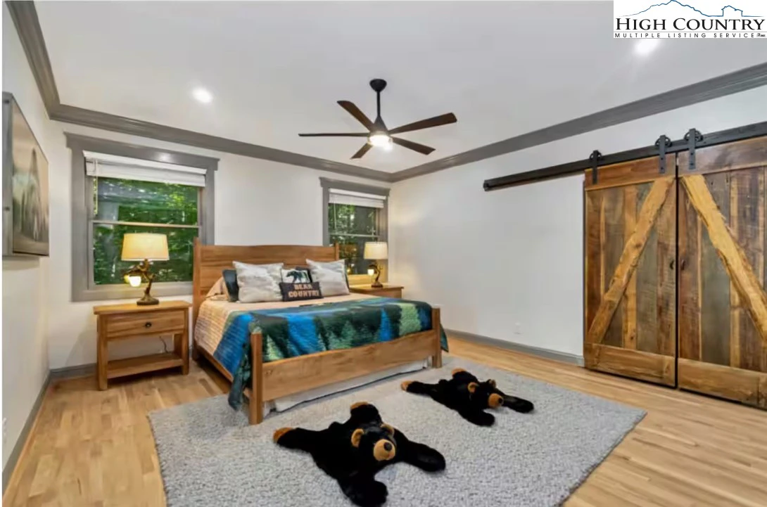 Image number 13 for the current listing