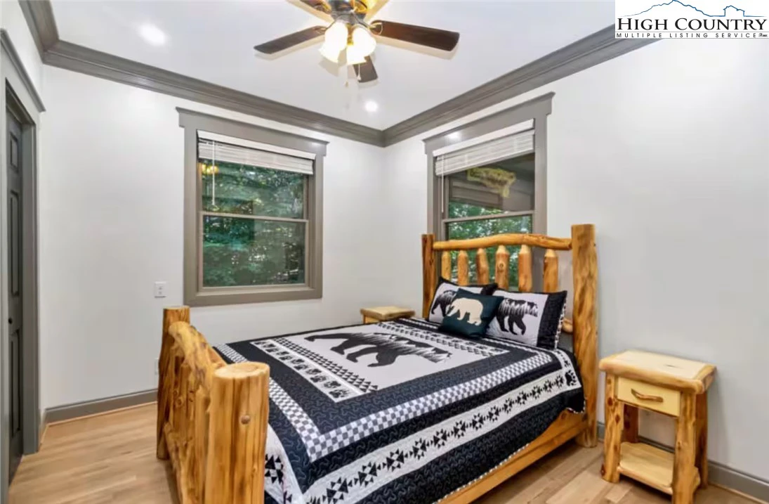 Image number 6 for the current listing