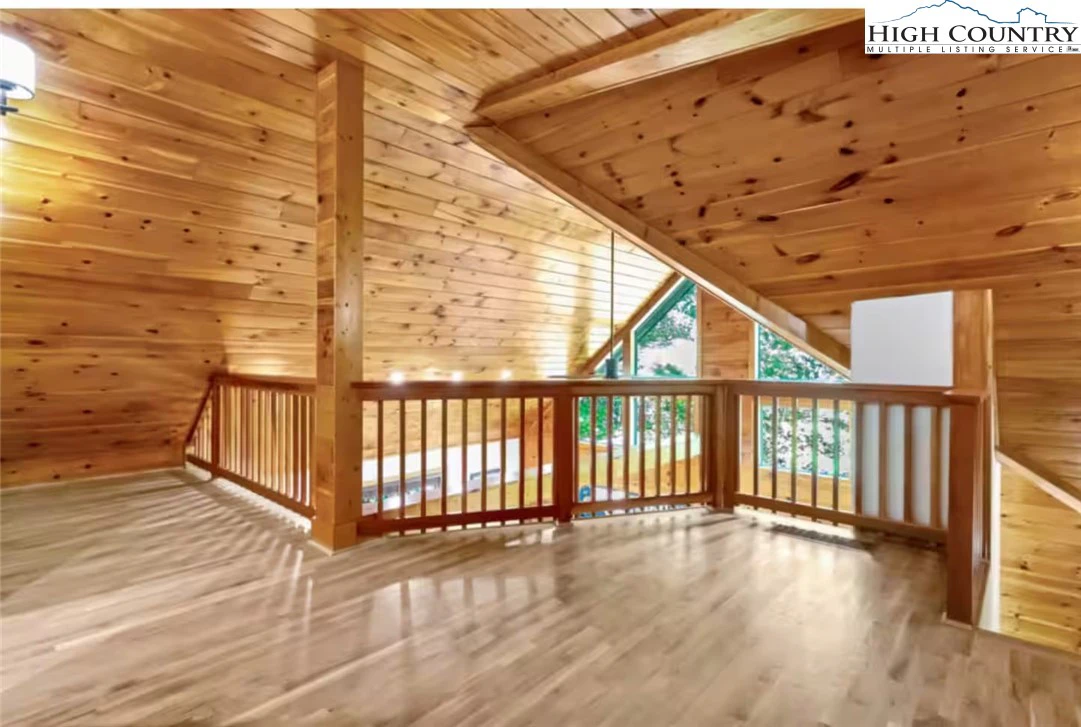 Image number 11 for the current listing