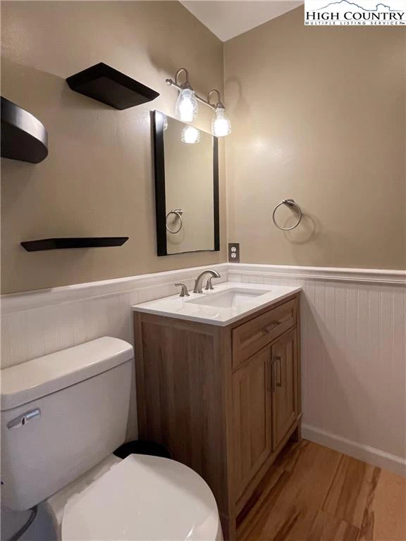 Image number 9 for the current listing
