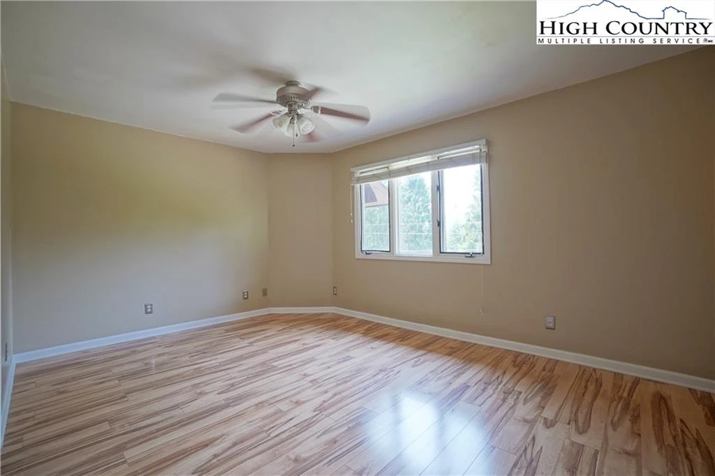 Image number 6 for the current listing