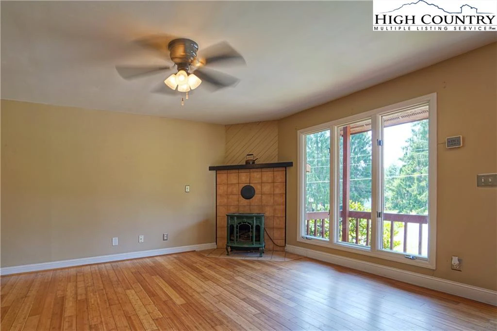 Image number 12 for the current listing