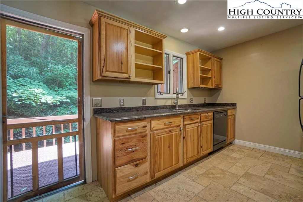 Image number 2 for the current listing