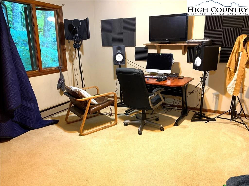 Image number 11 for the current listing