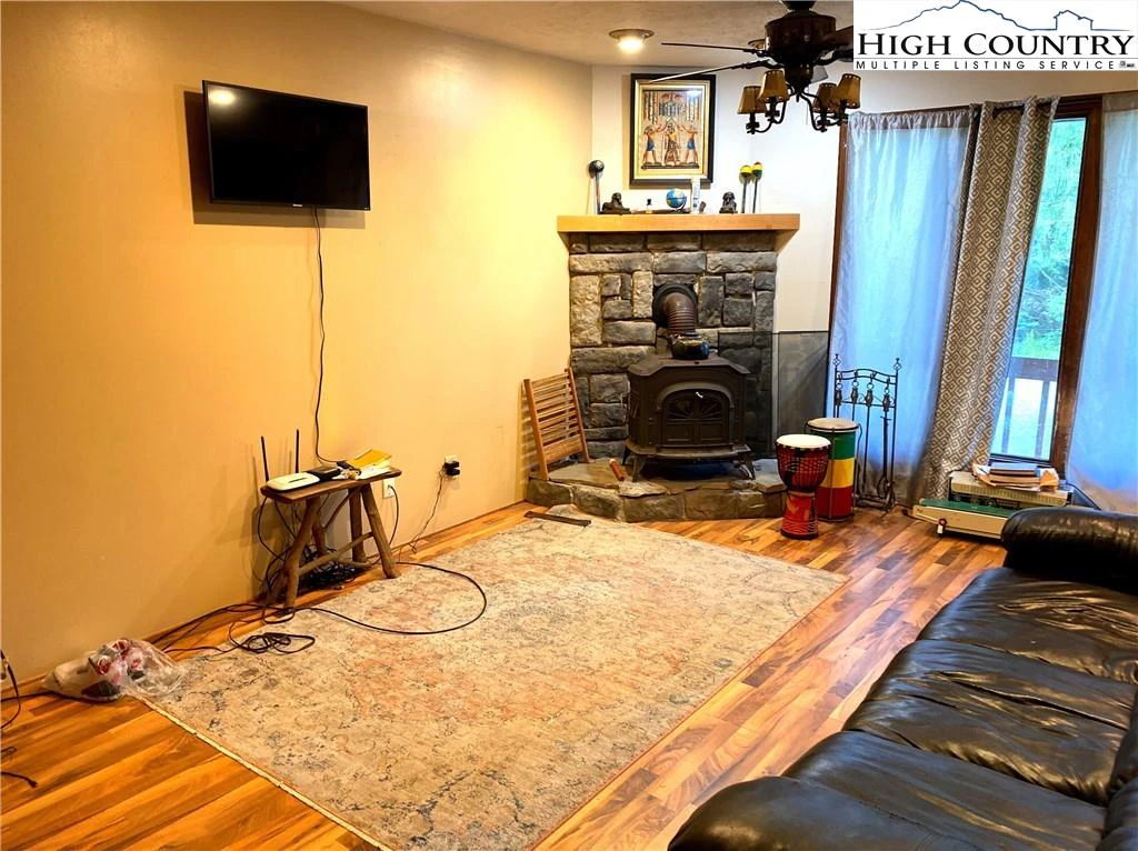 Image number 4 for the current listing