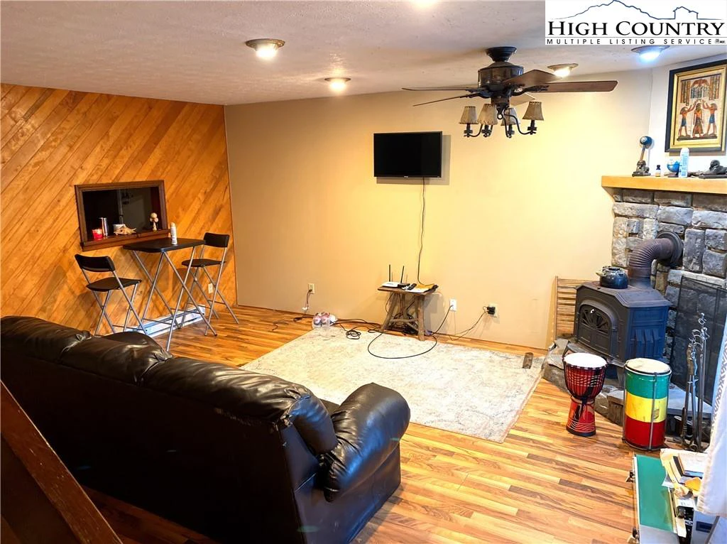 Image number 5 for the current listing