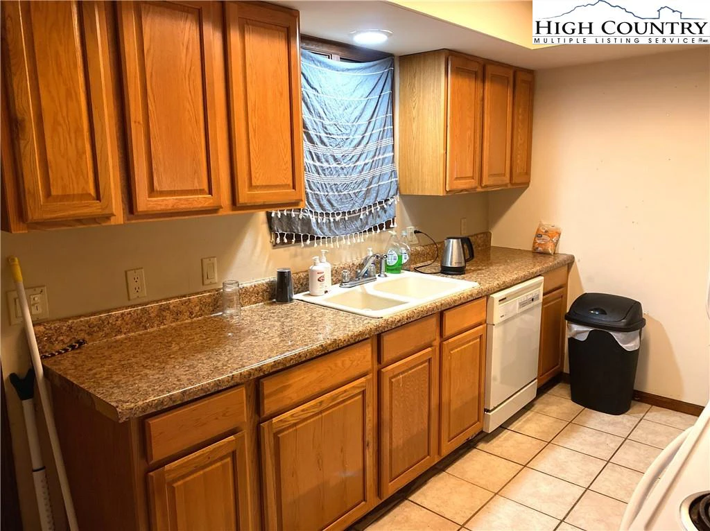 Image number 6 for the current listing
