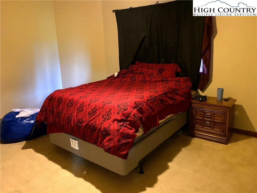 Image number 9 for the current listing