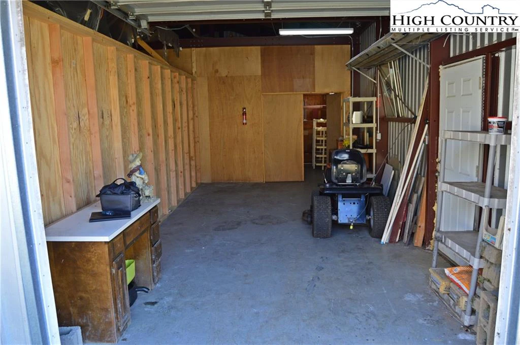 Image number 5 for the current listing