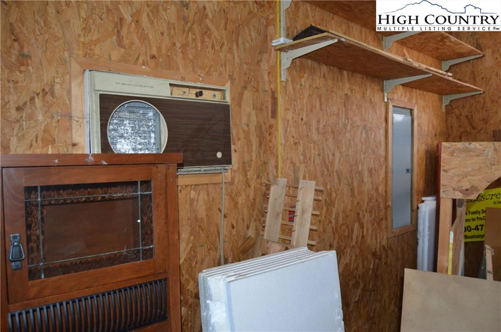 Image number 8 for the current listing