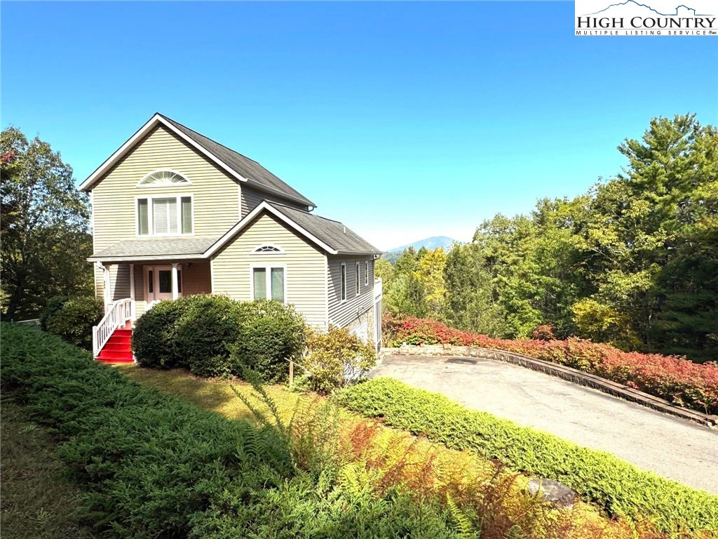 Image number 1 for the current listing