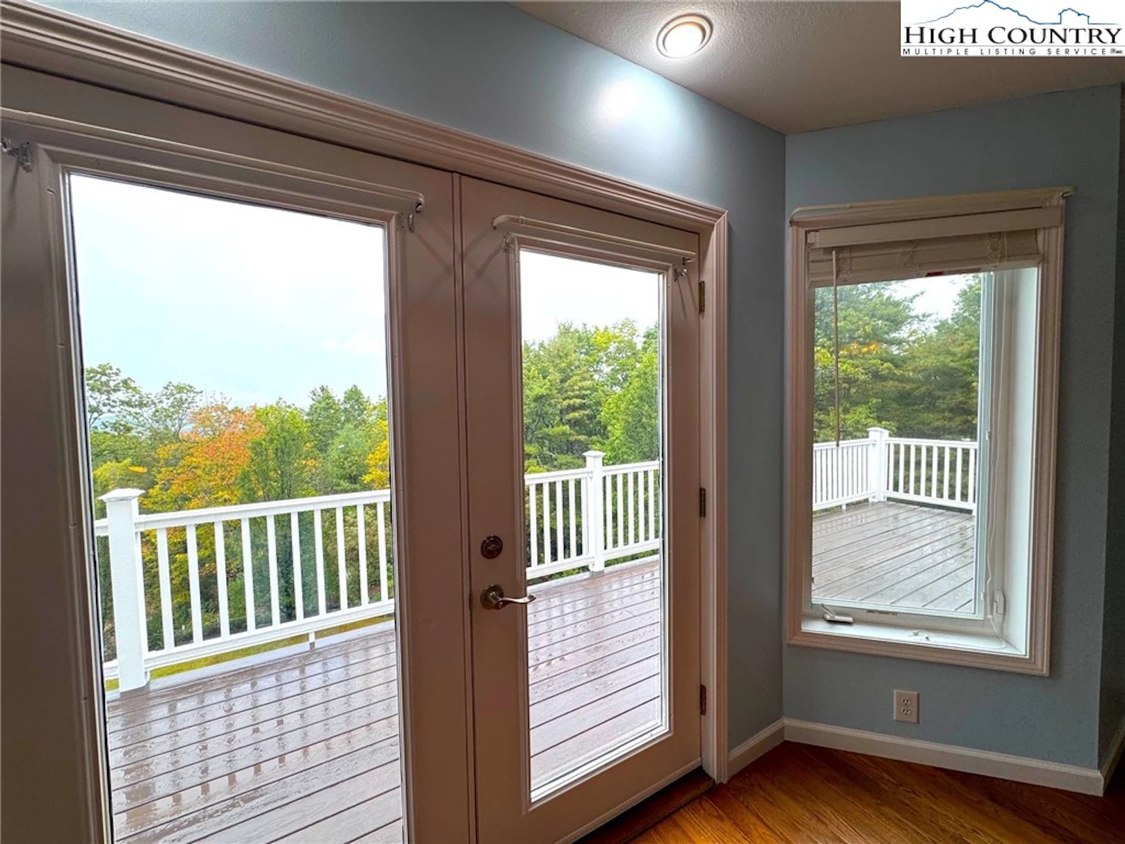 Image number 3 for the current listing