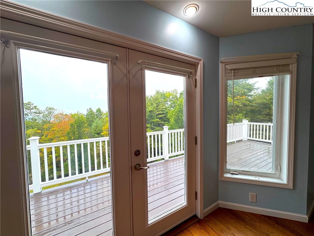 Image number 3 for the current listing