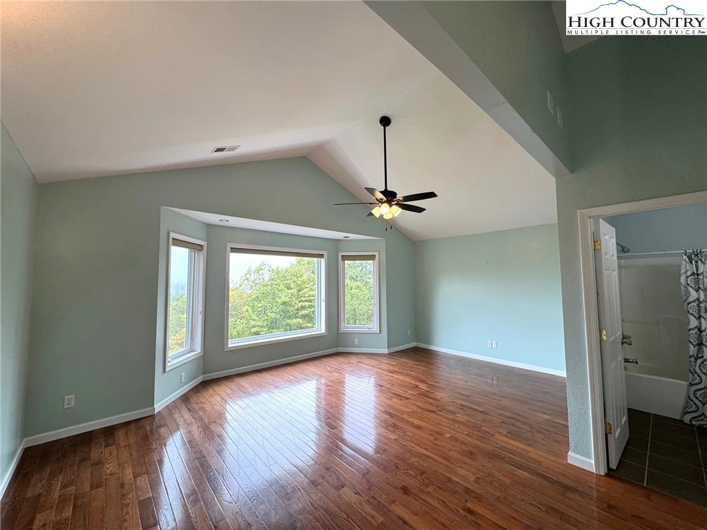 Image number 11 for the current listing