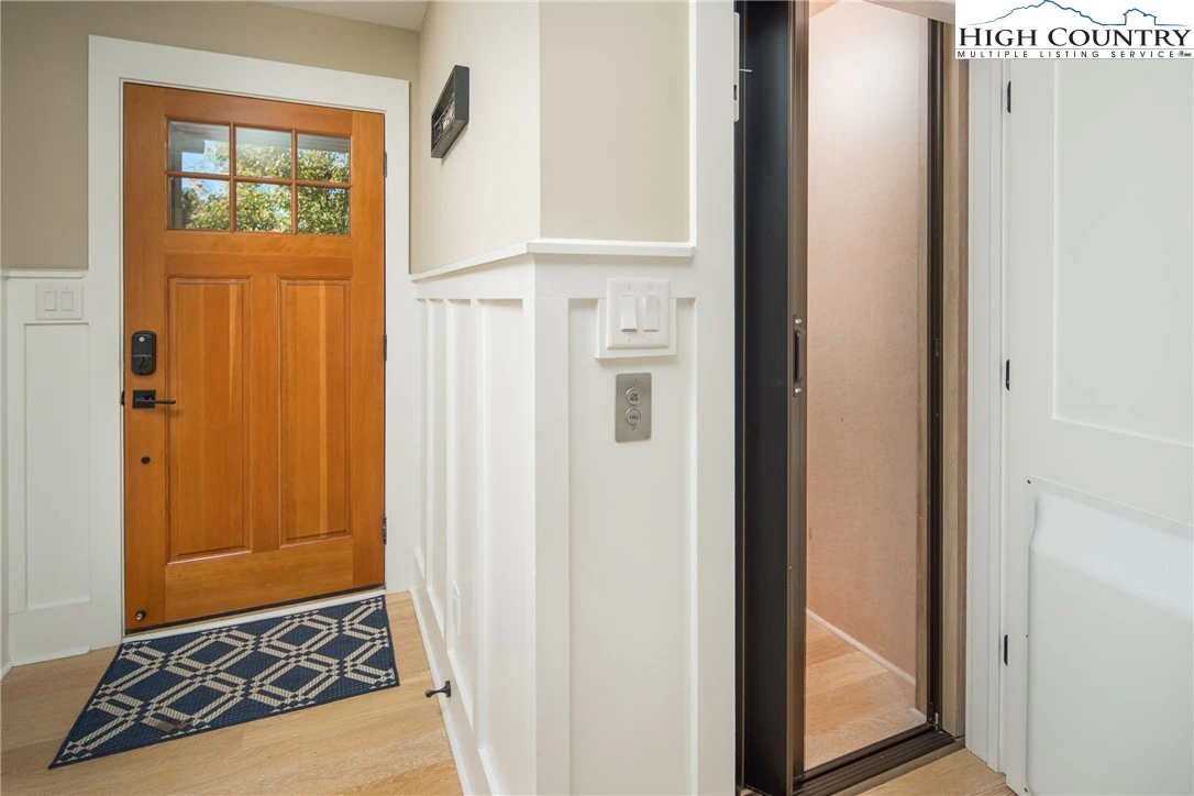 Image number 5 for the current listing