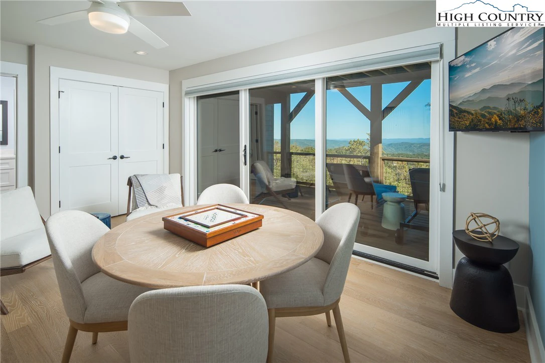 Image number 7 for the current listing