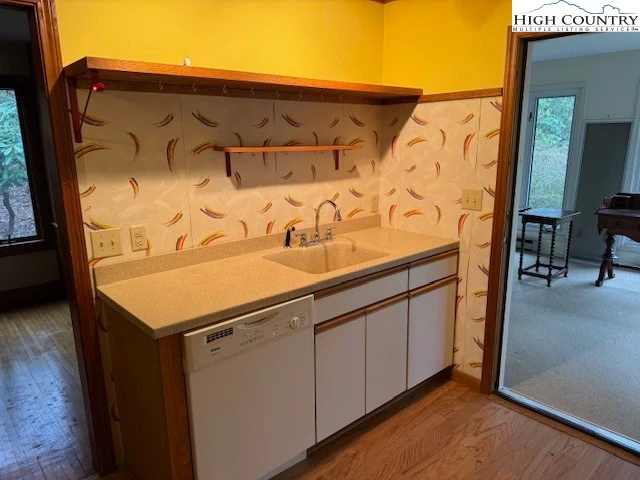 Image number 4 for the current listing