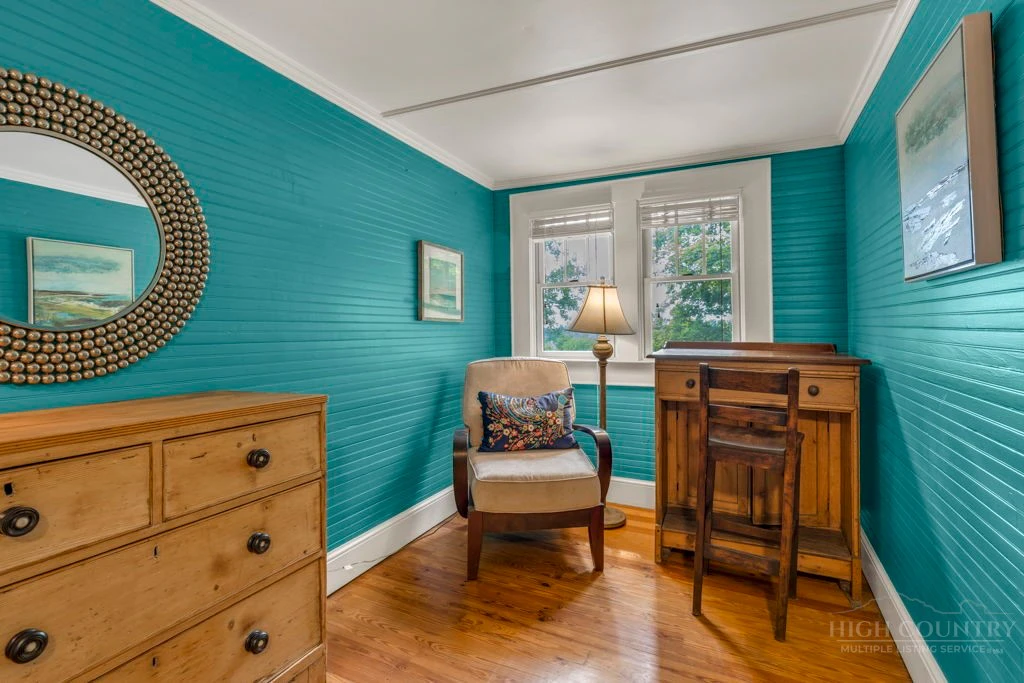 Image number 4 for the current listing