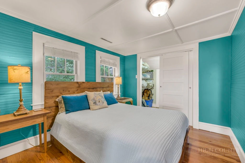 Image number 3 for the current listing
