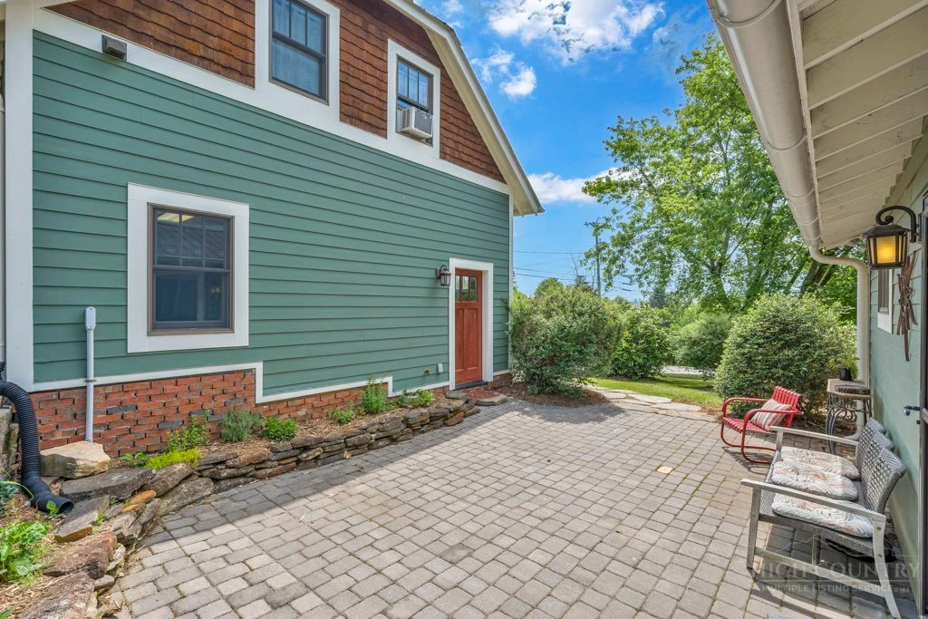 Image number 2 for the current listing