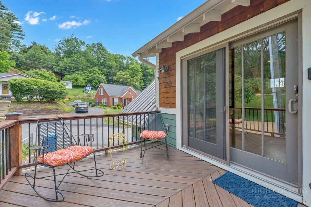 Image number 18 for the current listing