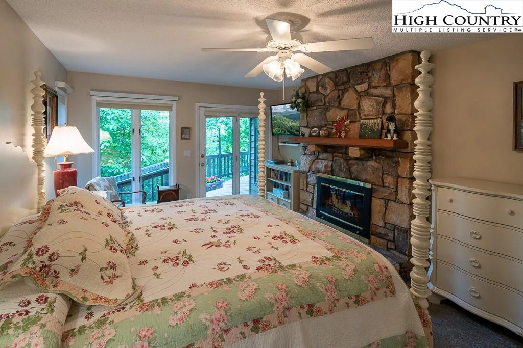 Image number 12 for the current listing