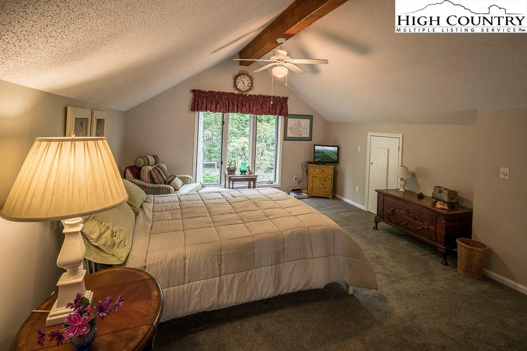 Image number 5 for the current listing
