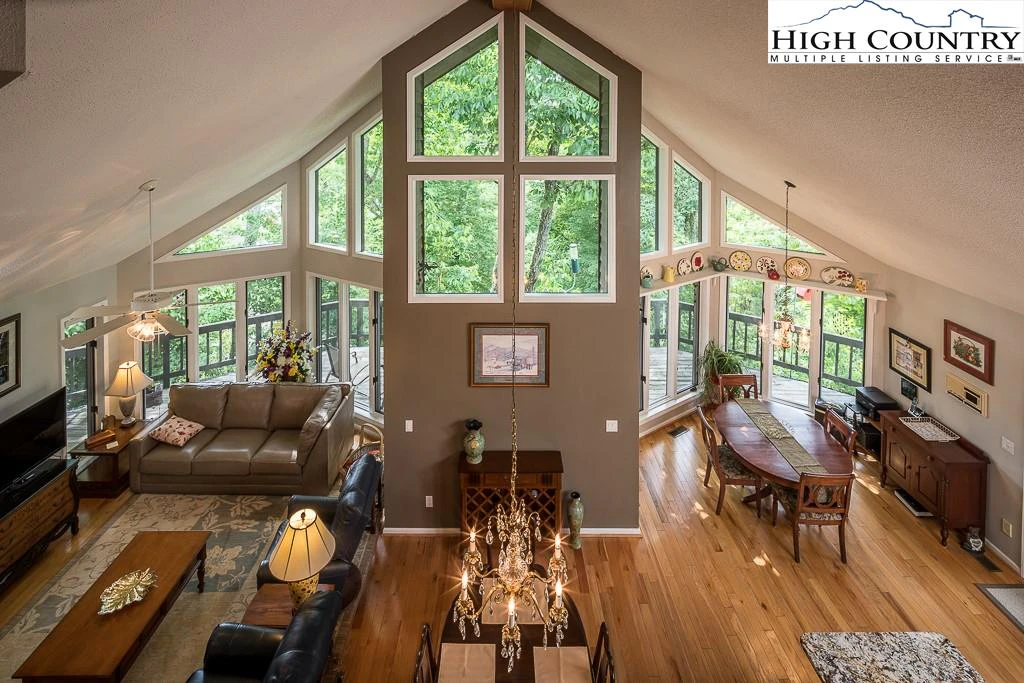 Image number 7 for the current listing