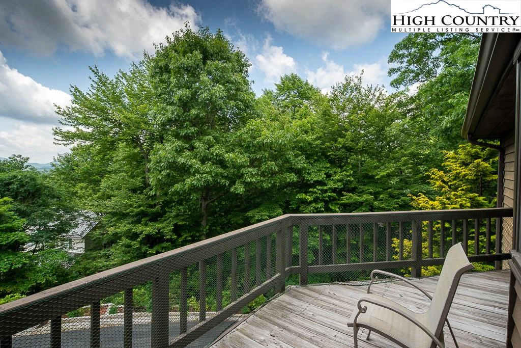 Image number 11 for the current listing